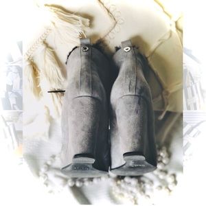 UKIES | 9M | Grey Suede Black Lace Shearling Lined Wedge Lightweight Booties NIB